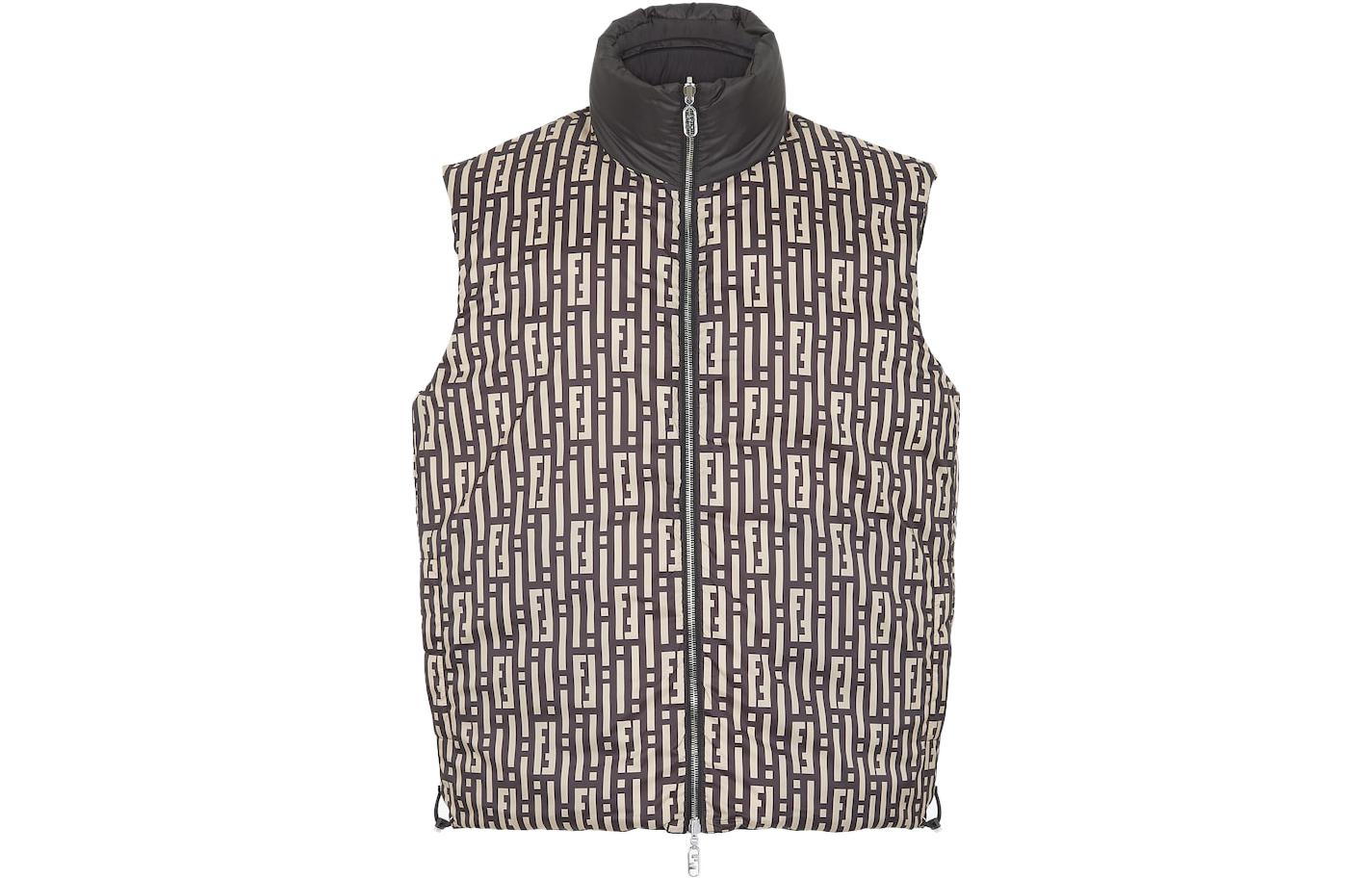 Shop FENDI 블랙 리버서블 나일론 로고 다운 베스트 FAA915AQNIF0GME