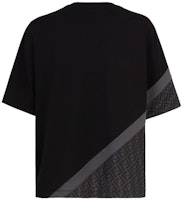 FENDI Baju-T Hitam Bergaris Longgar Leher Bulat Lengan Pendek. FAF682AN68F1N6F Lookbook FENDI Baju-T Hitam Bergaris Longgar Leher Bulat Lengan Pendek. FAF682AN68F1N6F