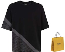 FENDI Baju-T Hitam Bergaris Longgar Leher Bulat Lengan Pendek. FAF682AN68F1N6F Shop FENDI Baju-T Hitam Bergaris Longgar Leher Bulat Lengan Pendek. FAF682AN68F1N6F