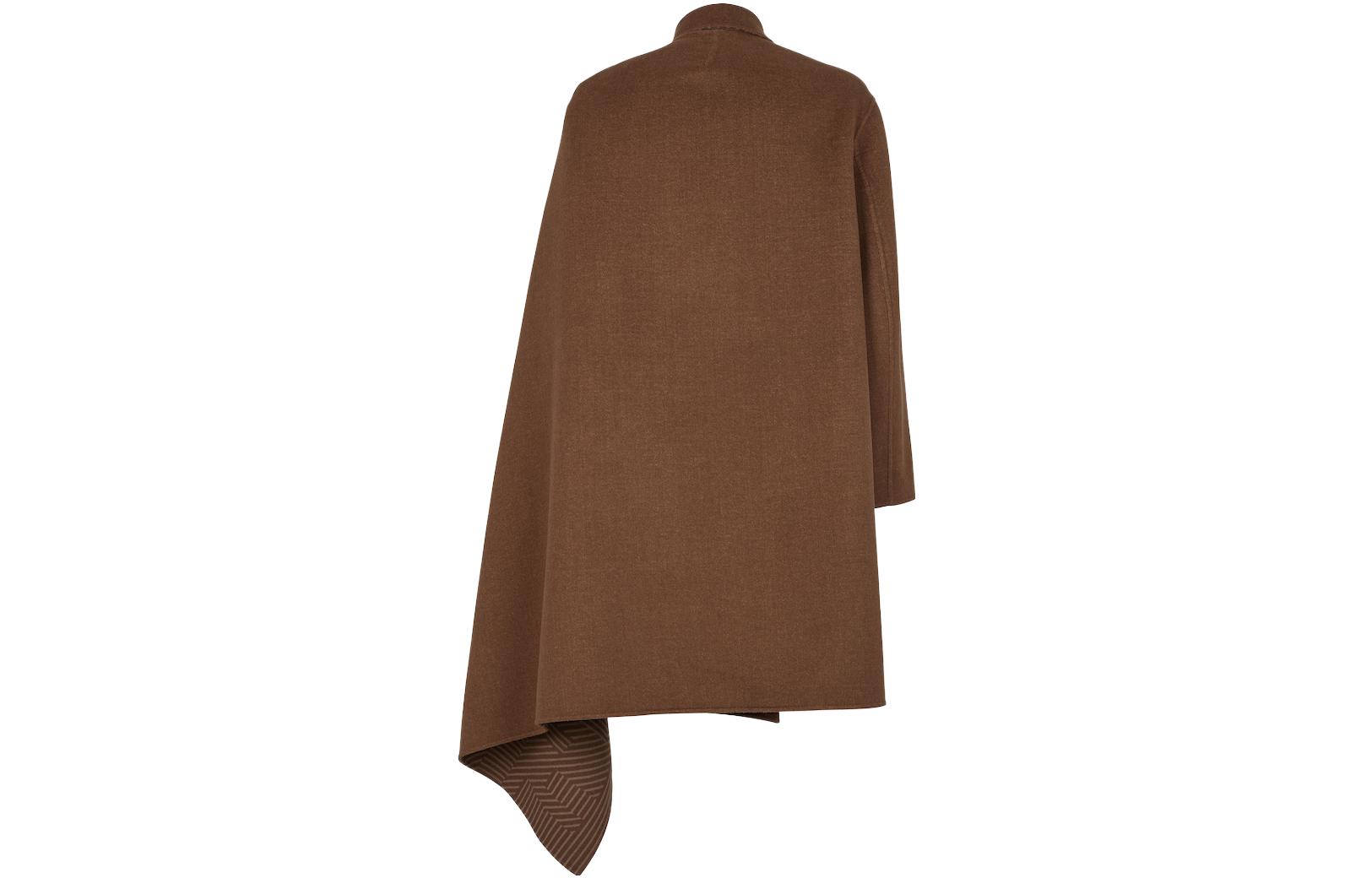 Lookbook Abrigo de Lana Marrón FENDI con Solapa Rayada y Diseño de Largo Medio. FF0740APNBF1LUZ