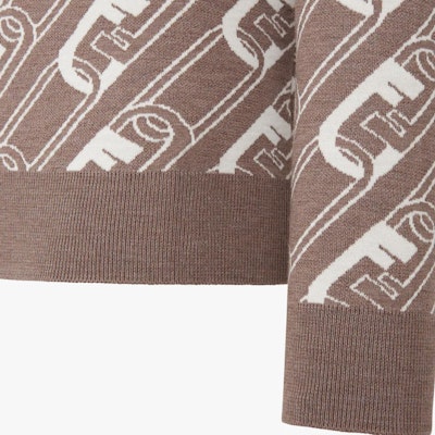 FENDI FW22 Brown Patterned Jacquard Knit Crewneck Sweater. FZX061AL3IF0UHM Sizing FENDI FW22 Brown Patterned Jacquard Knit Crewneck Sweater. FZX061AL3IF0UHM