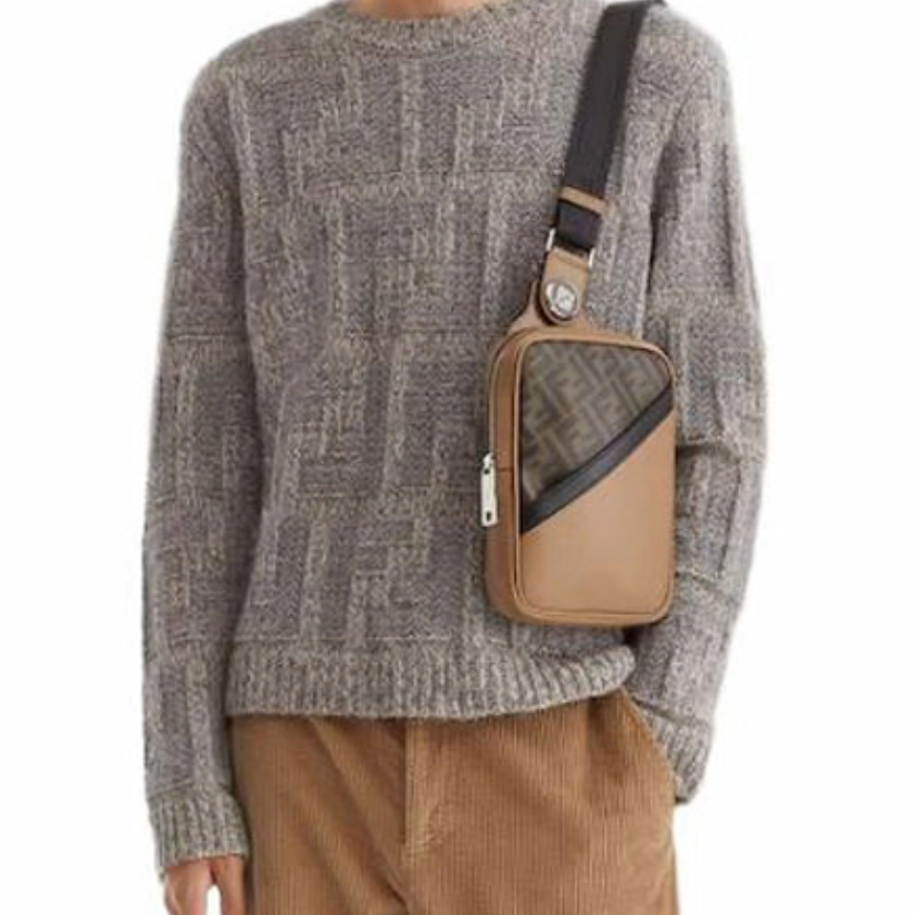 Sizing FENDI  Grey Monogram Print Crewneck Long Sleeve Sweater. FZX091ATMKF0GQK