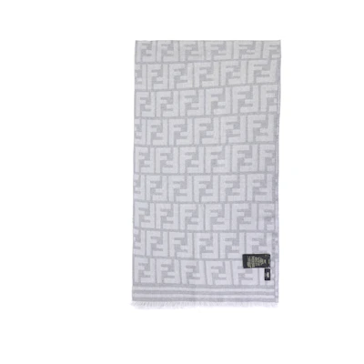FENDI Grey Solid Color Knitted Wool Scarf. FXS460ASNAF0QZ0