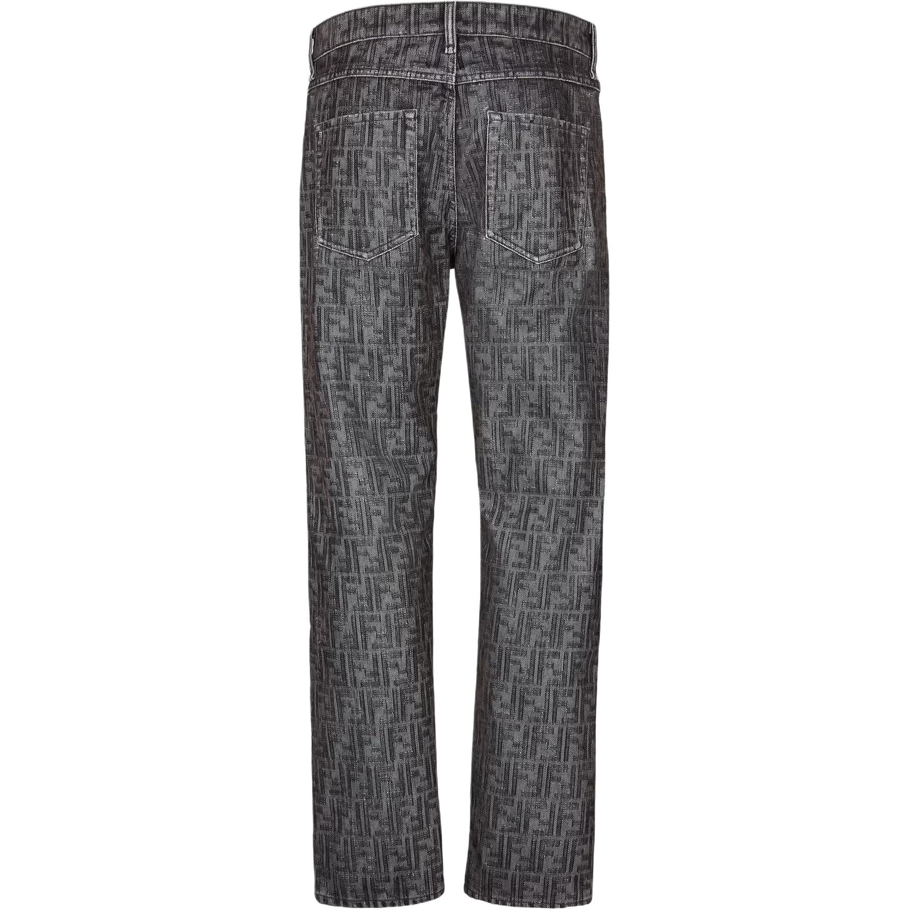 Lookbook FENDI Jeans Kelabu Potongan Lurus dengan Corak Logo dan Butiran Stud. FLP288APSWF1LUY