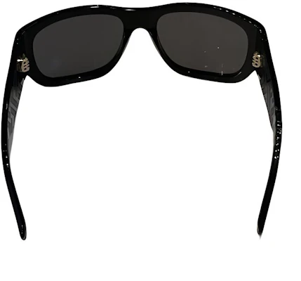 Kacamata Hitam Persegi FENDI dengan Desain Logo. FE40117I5601A Purchase Kacamata Hitam Persegi FENDI dengan Desain Logo. FE40117I5601A