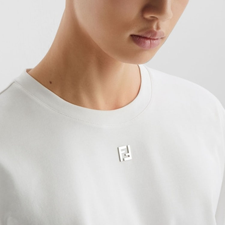 FENDI  SS24 White Loose Fit Crewneck T-Shirt with Logo Applique. FY0936ARYYF0QA0 圖 4