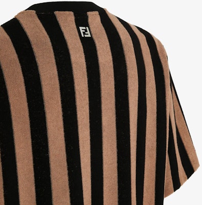 フェンディ ストライプ柄 クルーネック ルーズフィット Tシャツ ブラウン SS24. FY0936ARYQF13IZ Purchase フェンディ ストライプ柄 クルーネック ルーズフィット Tシャツ ブラウン SS24. FY0936ARYQF13IZ