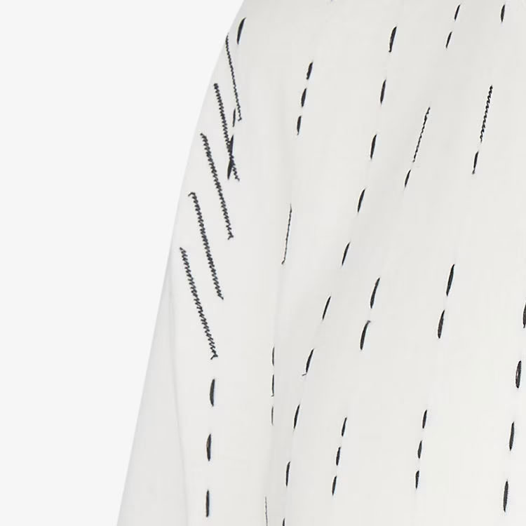 Shop FENDI Kaos Putih Oversized dengan Logo Bordir. FY0936AR6ZF0QA0