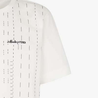 FENDI Kaos Putih Oversized dengan Logo Bordir. FY0936AR6ZF0QA0 Details for FENDI Kaos Putih Oversized dengan Logo Bordir. FY0936AR6ZF0QA0