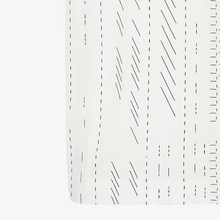 Sizing FENDI Kaos Putih Oversized dengan Logo Bordir. FY0936AR6ZF0QA0