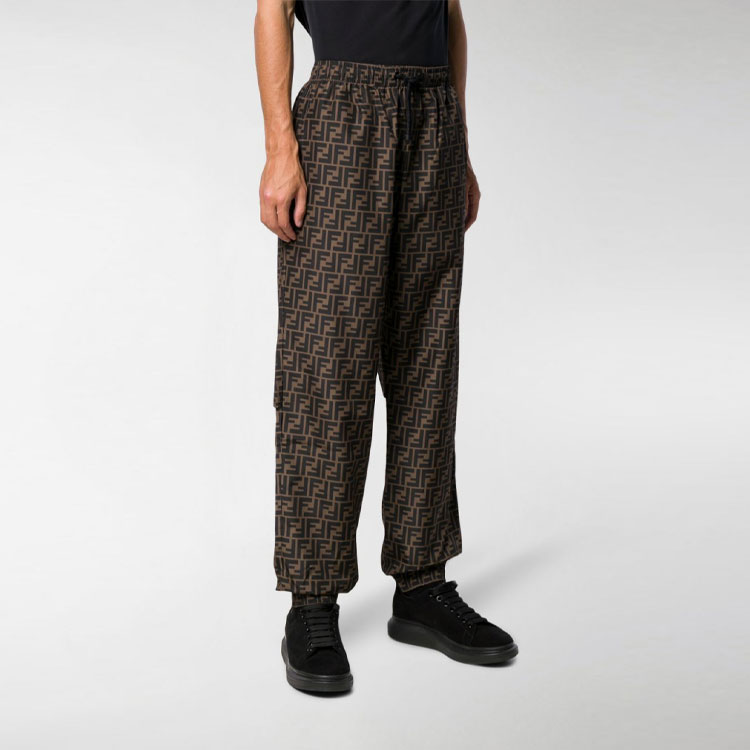 Shop FENDI 男士全覆盖Logo棕色休闲裤 FAB527A797F13IZ