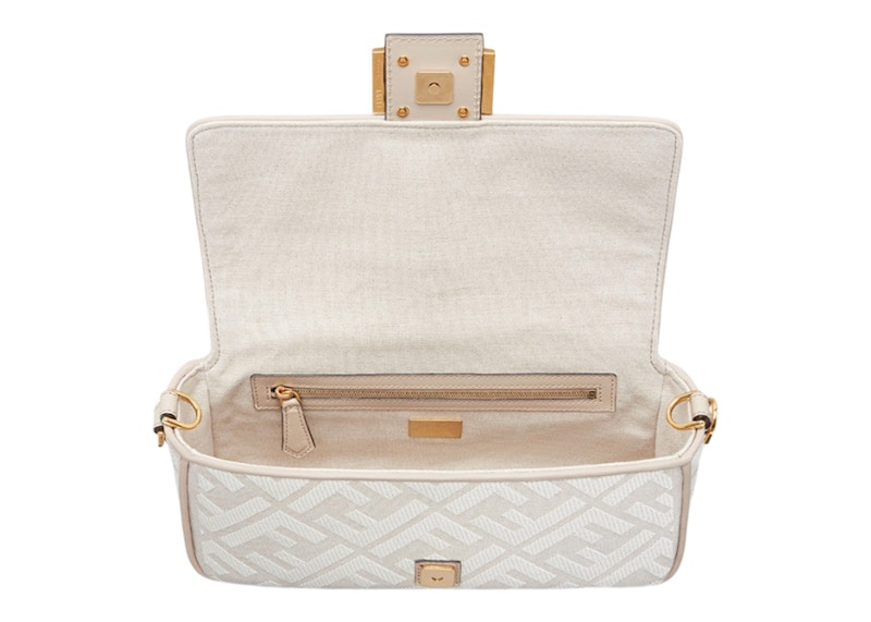 Lookbook フェンディ バゲット ミディ 刺繍入りFFモチーフ ホワイト/グレー