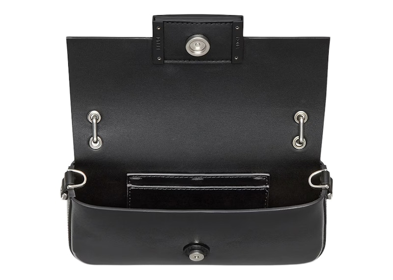 Lookbook Kantong Telefon Fendi Baguette Kulit Hitam Berkilat