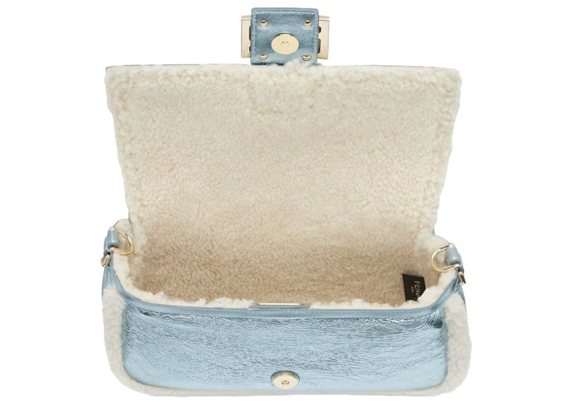 Lookbook ラメシープスキンのフェンディバゲットリ・エディション（ライトブルー）