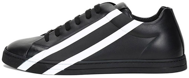 芬迪黑白字母图案时尚运动鞋 7E1380AD7NF1BNX Buy 芬迪黑白字母图案时尚运动鞋 7E1380AD7NF1BNX