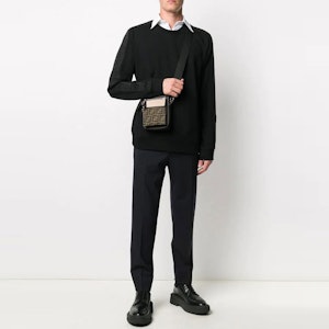 FENDI Sweater Hitam Bulu dengan Corak FF dan Garisan. FY0178A2F1F0QA1 Lookbook FENDI Sweater Hitam Bulu dengan Corak FF dan Garisan. FY0178A2F1F0QA1