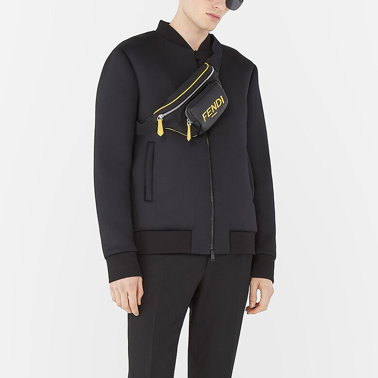 Shop FENDI Jaket Hitam Zip-Up dengan Cetakan Logo di Belakang FW0833ADWVF0QA1