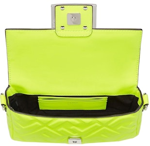 Beg Fendi x Marc Jacobs Baguette Mini Kuning Neon Kulit Nappa Lookbook Beg Fendi x Marc Jacobs Baguette Mini Kuning Neon Kulit Nappa