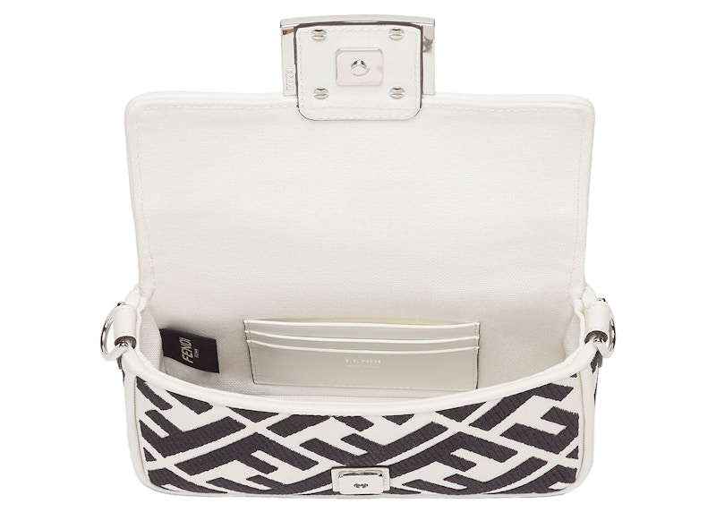 Lookbook Bolso Mini Fendi Baguette Blanco y Negro Marc Jacobs con Bordado FF.