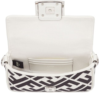 Bolso Mini Fendi Baguette Blanco y Negro Marc Jacobs con Bordado FF. Lookbook Bolso Mini Fendi Baguette Blanco y Negro Marc Jacobs con Bordado FF.