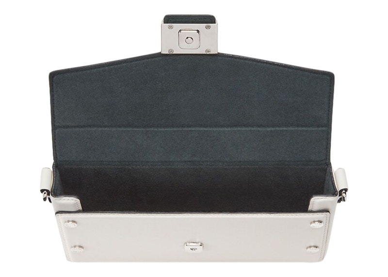 Lookbook Fendi por Marc Jacobs Baguette Soft Trunk Funda Móvil Cuero Blanco.