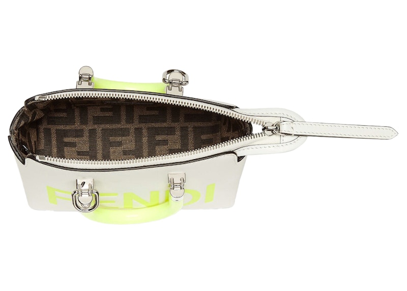 Lookbook マーク・ジェイコブスによるフェンディ・バイ・ザ・ウェイ ミニボストンバッグ 白