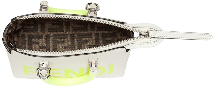 펜디X마크제이콥스 바이더웨이 미니 화이트 보스턴백
Lookbook 펜디X마크제이콥스 바이더웨이 미니 화이트 보스턴백