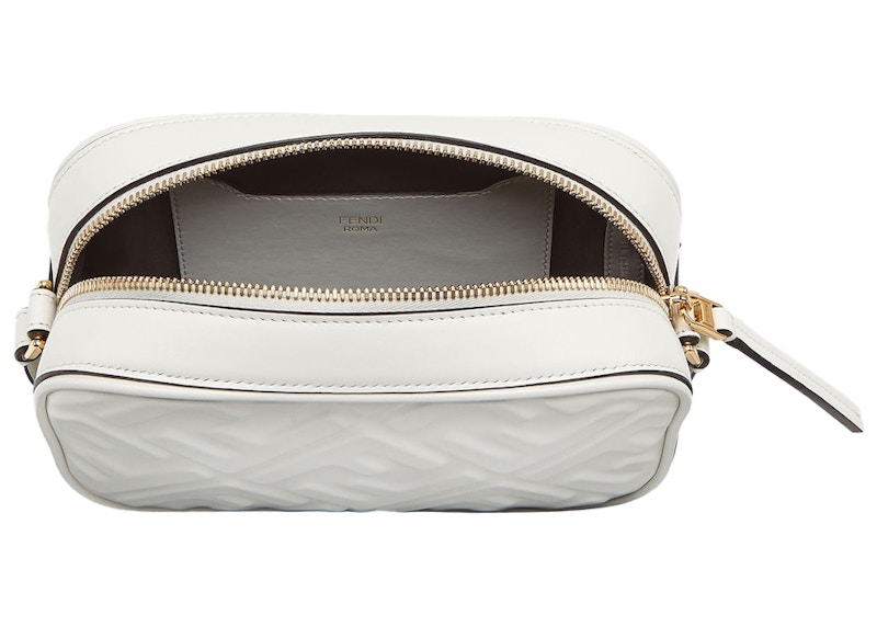 Lookbook Fendi por Marc Jacobs Bolsa Mini de Cuero Blanco tipo Cámara