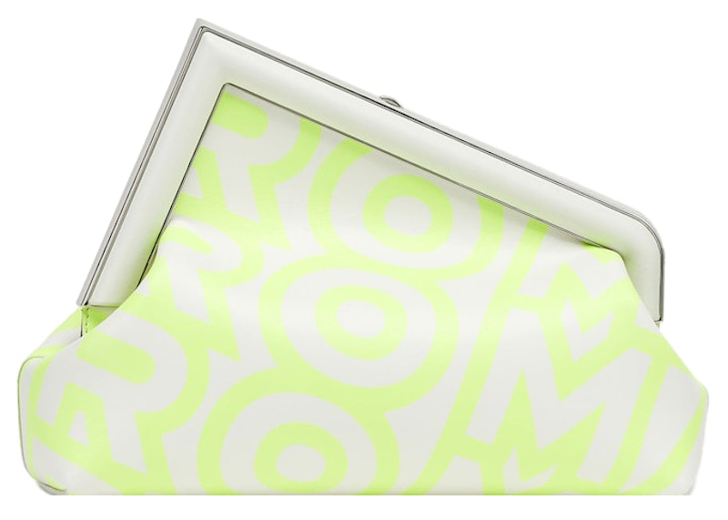 Order 펜디 바이 마크 제이콥스 퍼스트 미디 백 (화이트)
