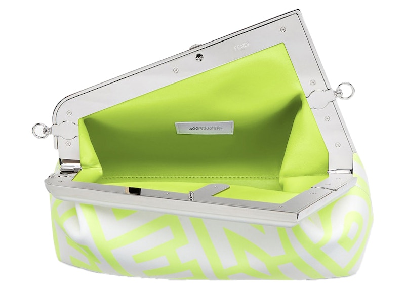 Lookbook 펜디 바이 마크 제이콥스 퍼스트 미디 백 (화이트)
