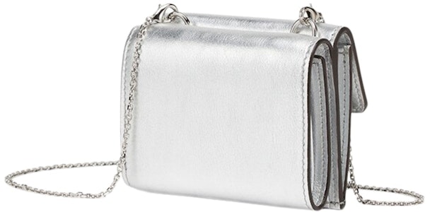 펜디 바이 마크 제이콥스 로마 실버 지갑
Lookbook 펜디 바이 마크 제이콥스 로마 실버 지갑