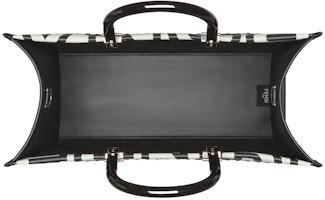 Fendi 马克·雅各布斯联名双色中号皮革手提包 Lookbook Fendi 马克·雅各布斯联名双色中号皮革手提包