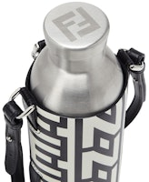 펜디X마크제이콥스 투톤 가죽 플라스크 홀더
Lookbook 펜디X마크제이콥스 투톤 가죽 플라스크 홀더