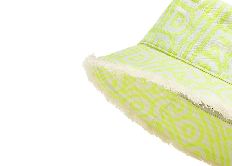 Order Topi Ember Kanvas Kuning Fendi oleh Marc Jacobs