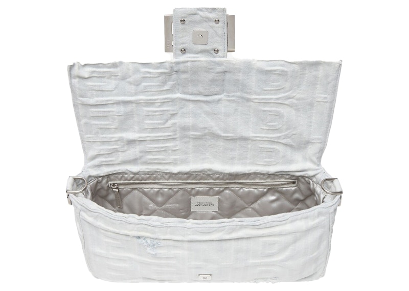 Lookbook Bolso Fendi por Marc Jacobs Maxi Baguette de Denim Blanco