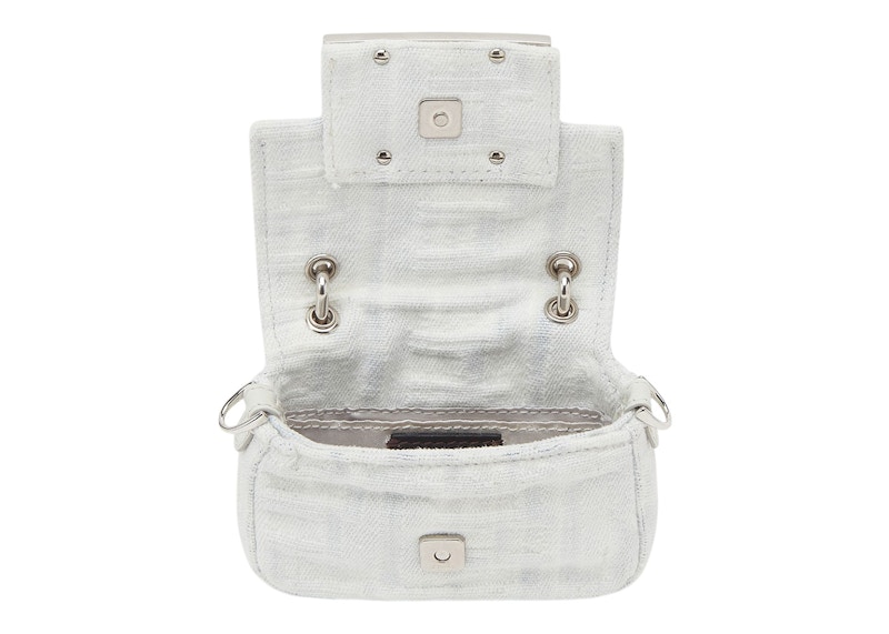 Lookbook 펜디 바이 마크 제이콥스 나노 바게트 미니백 (화이트 데님)
