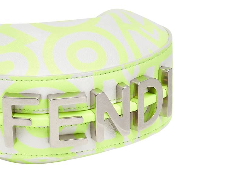 Lookbook 芬迪马可雅各布斯迷你弯月包白色皮革挂件