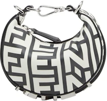 Order Marc Jacobs設計的Fendi Fendigraphy雙色小牛皮吊飾。