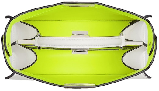 펜디 바이 마크 제이콥스 피카부 아이씨유 스몰 화이트 백 (Fendi by Marc Jacobs Peekaboo ISeeU Small White Bag)
Lookbook 펜디 바이 마크 제이콥스 피카부 아이씨유 스몰 화이트 백 (Fendi by Marc Jacobs Peekaboo ISeeU Small White Bag)