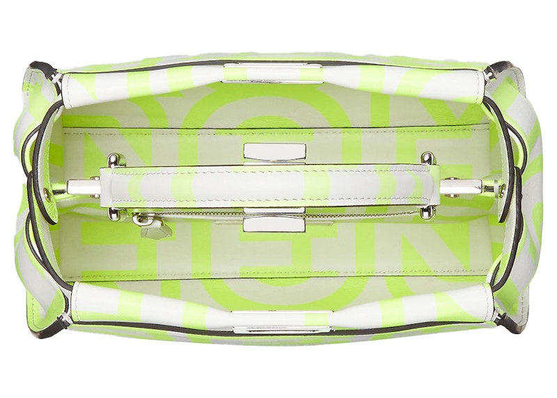 Lookbook フェンディ バイ マーク・ジェイコブス ピーカブー ミニ ホワイトレザー バッグ