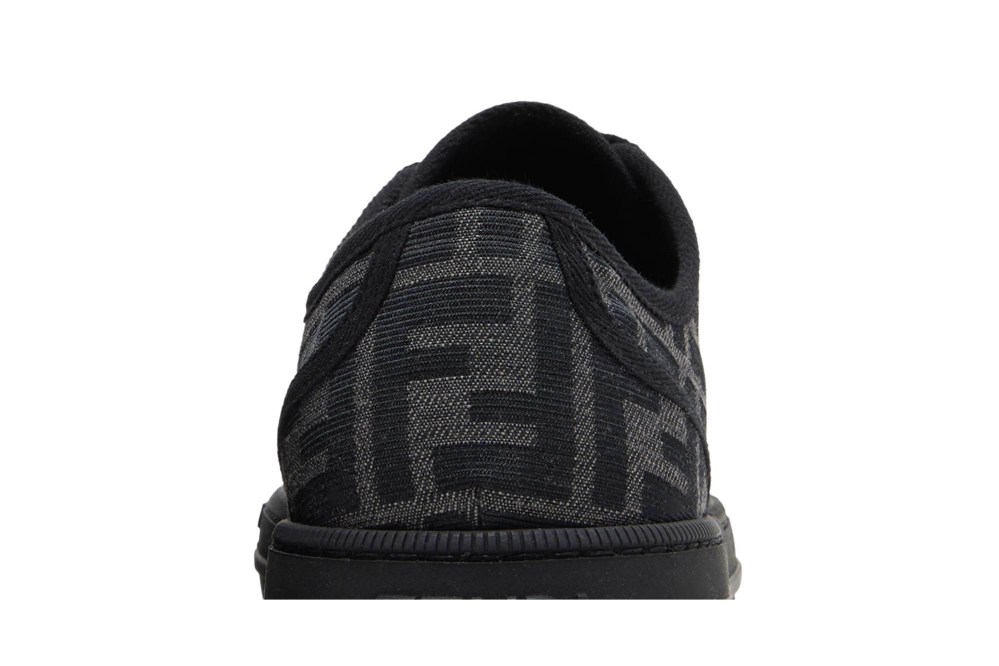 Sizing 芬迪多米诺“黑色” 7E1553-AJZX-F13I8