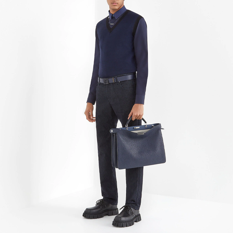 Shop 芬迪绣花FF图案蓝色天鹅绒修身牛仔裤 FLP201AGZUF0QG0