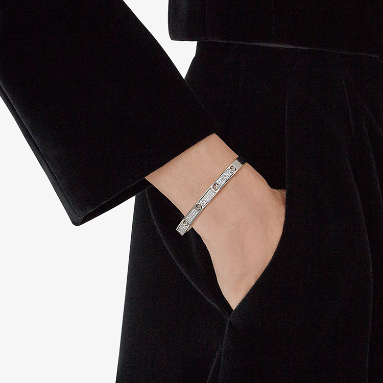 Purchase FENDI F is Fendi 可调节黄铜手链 银色 情侣款式男女通用 8AG9286DMF0GGH