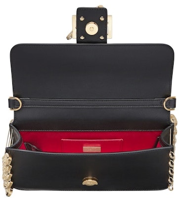 펜디 펜다체 바게트 브로치 블랙 Lookbook 펜디 펜다체 바게트 브로치 블랙