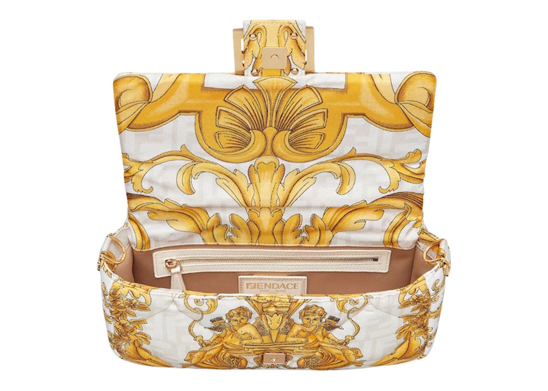 Lookbook Fendi Fendace Baguette White