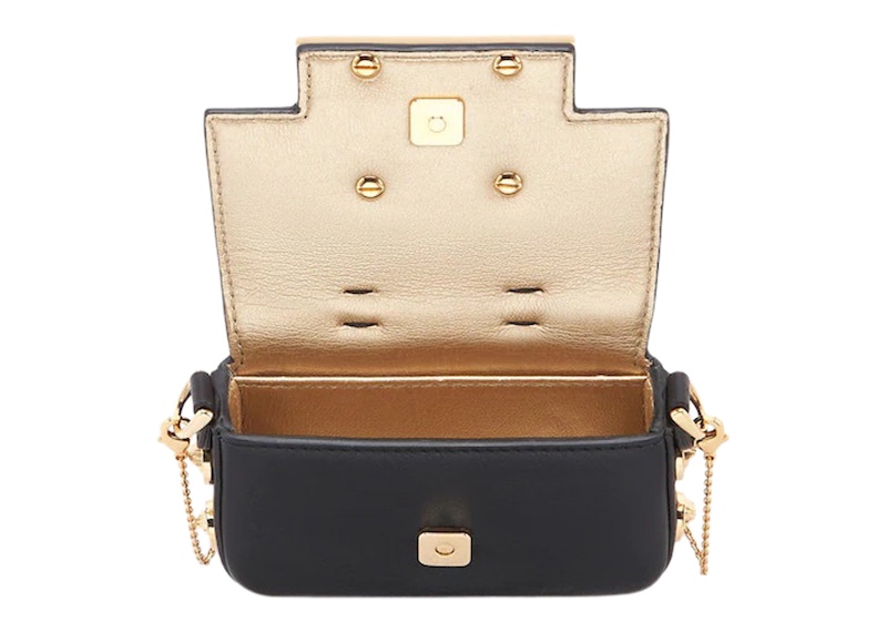 Lookbook Fendi Fendace Nano Baguette Gantungan Hitam