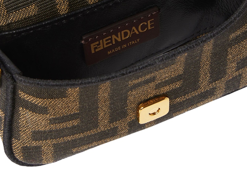 Lookbook Fendi Fendace Nano Baguette微型包棕色