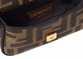 Lookbook Fendi Fendace Nano Baguette微型包棕色