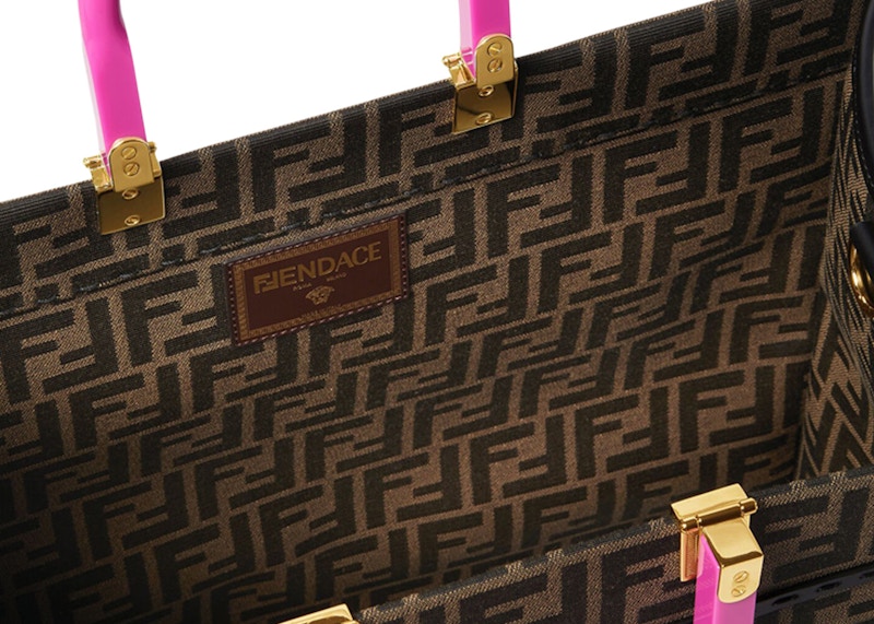 Lookbook Fendi Fendace Sunshine Tote Bag Besar Emas Baroque