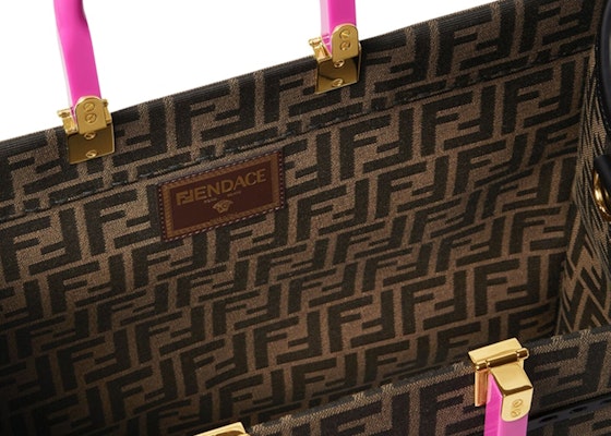Fendi Fendace Sunshine Tote Bag Besar Emas Baroque Lookbook Fendi Fendace Sunshine Tote Bag Besar Emas Baroque